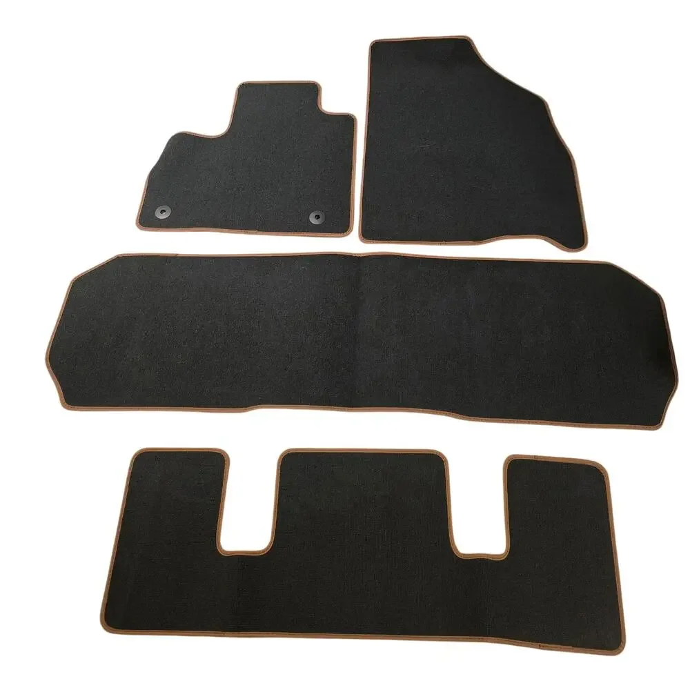 New Black w/ peanut trim 2024 GMC Acadia / Chevrolet Traverse AT4 Floor mats